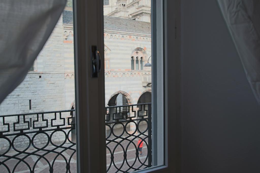Piazza Duomo Amazing Apartment Como Exterior photo